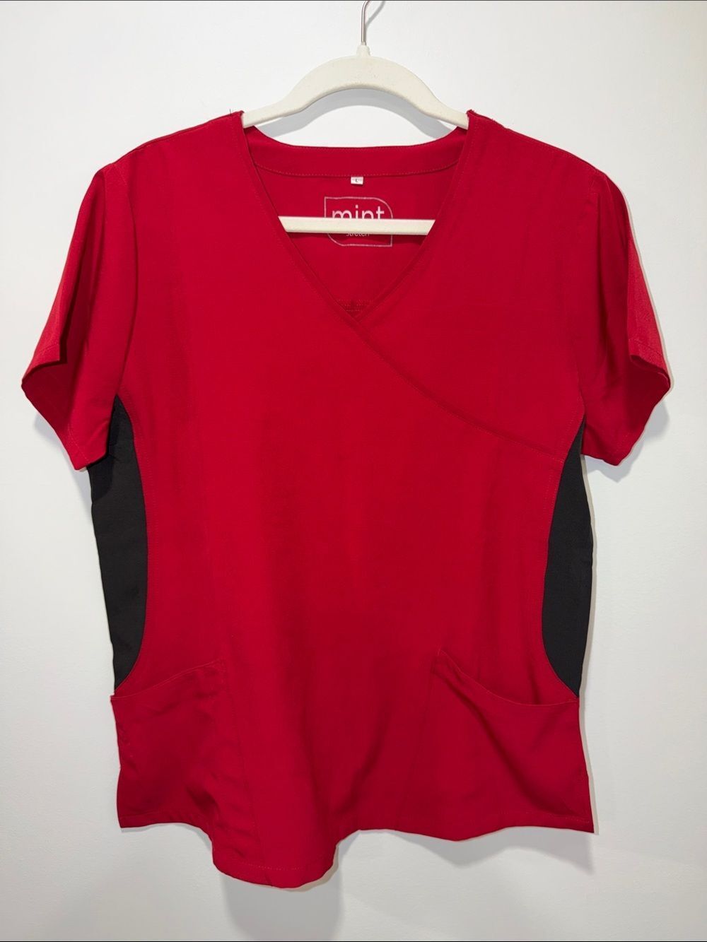 mint L Cherry Red Black Color Block V-Neck Stretch Short Sleeve Scrub Top